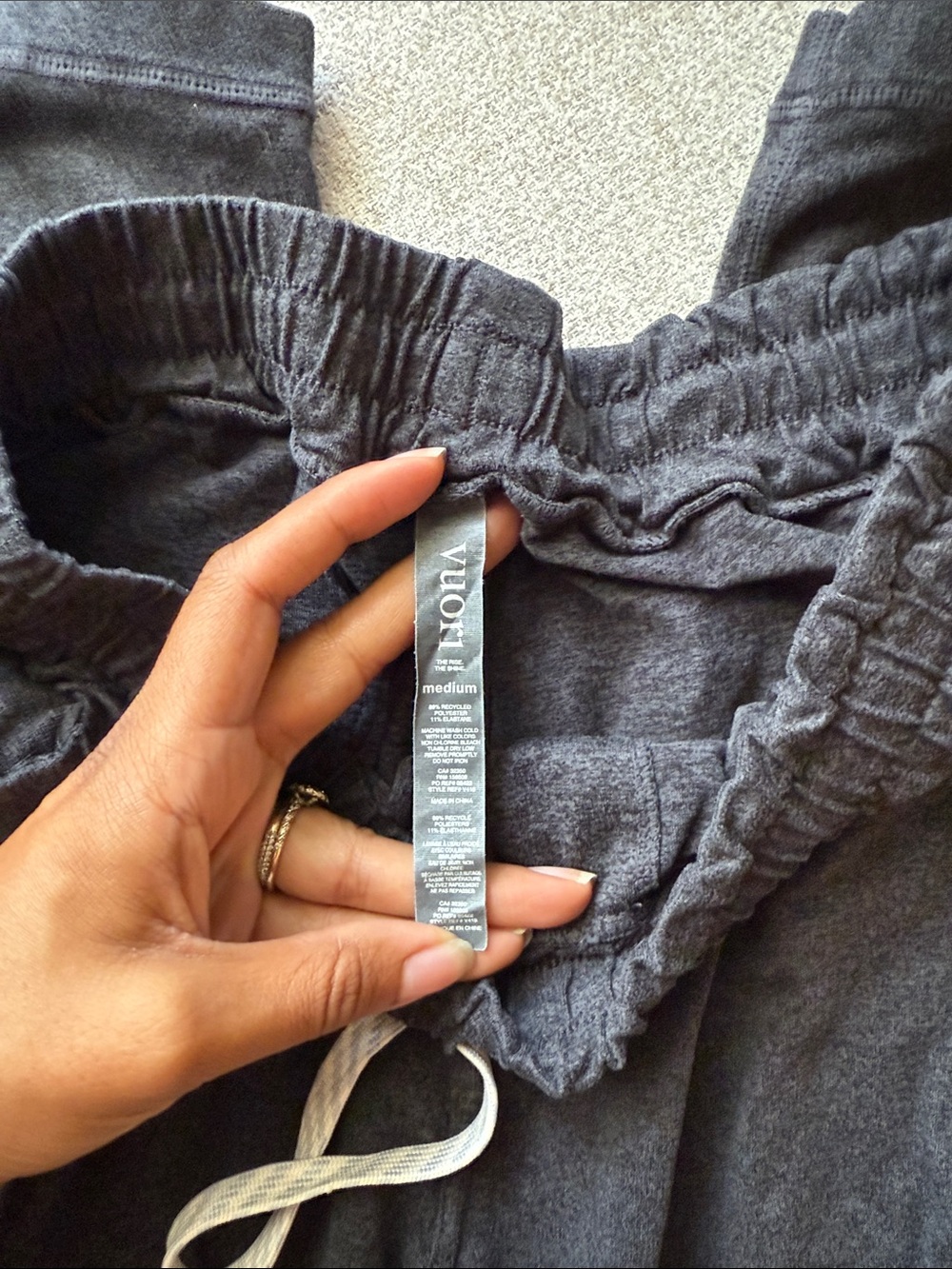 Vuori Performance Joggers Charcoal Gray Lounge Pants size M *READ* - Picture 5 of 8